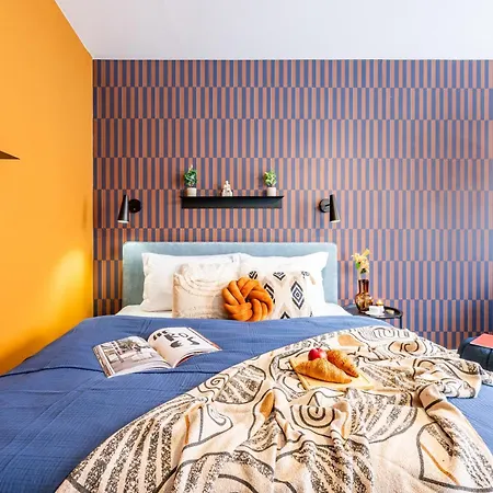 Days - With 100 Mbps Wifi, Tv & Netflix In New Town Διαμέρισμα *