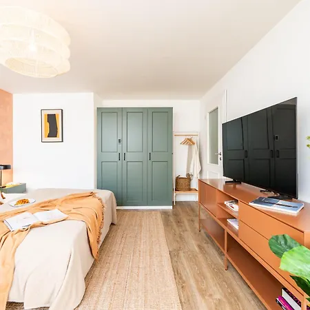 Διαμέρισμα Days - With 100 Mbps Wifi, Tv & Netflix In New Town Πράγα