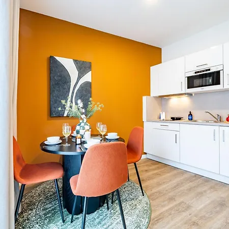 Days - With 100 Mbps Wifi & Smart Tv In New Town Appartement