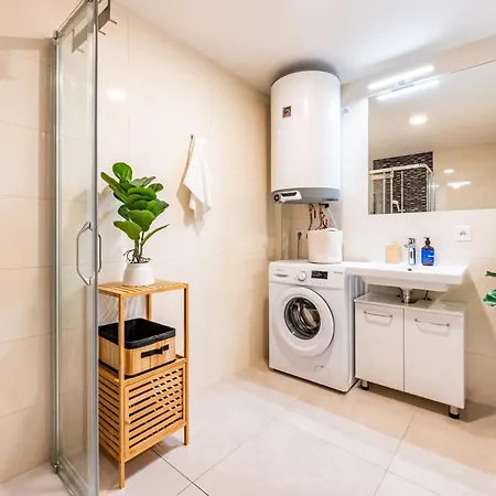 Lejlighed Days - With 100 Mbps Wifi, Tv & Netflix In New Town