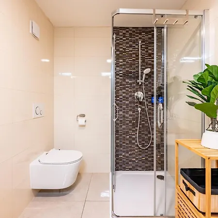 Days - With 100 Mbps Wifi & Smart Tv In New Town Prague